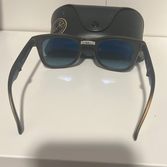 Brand New Ray Ban Sunglasses folding wayfarer Black with case - Picture 4 of 6